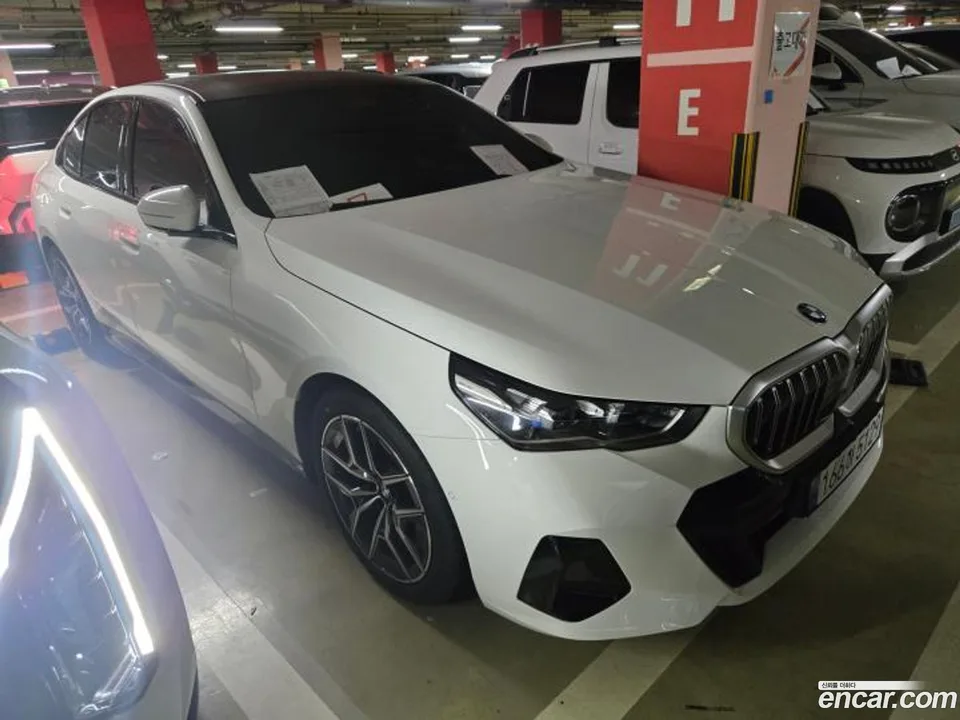 BMW 5 Series 520i M 2026 — thumbnail 2