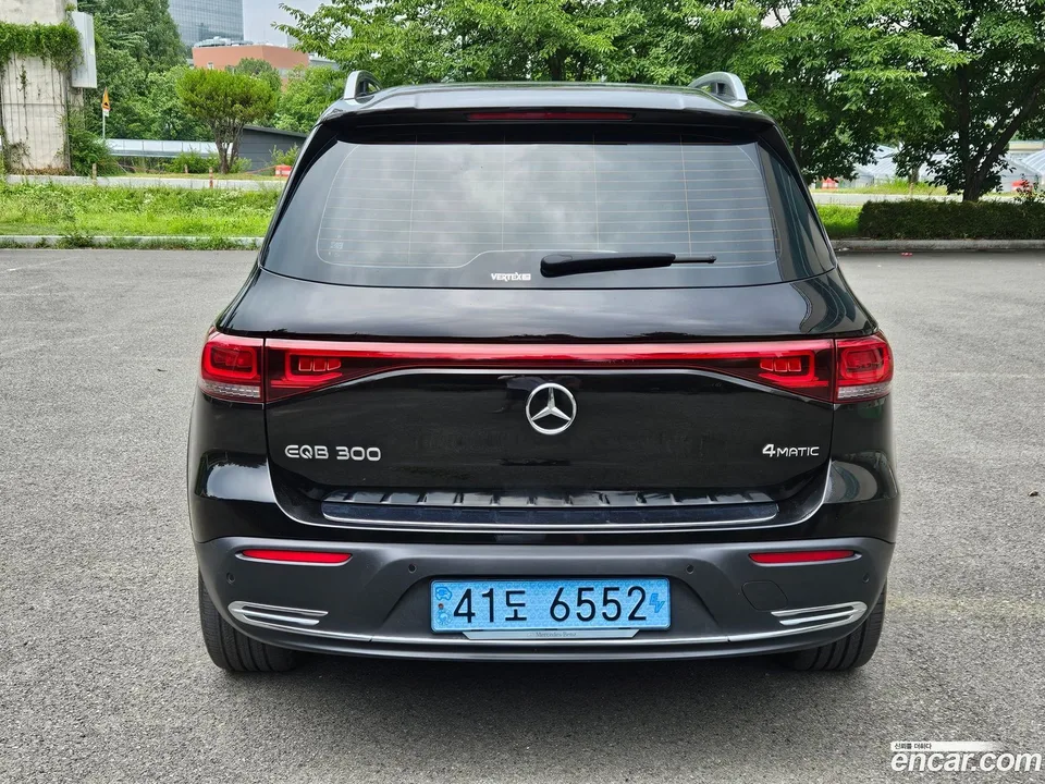 Mercedes-Benz EQB EQB300 4MATIC 2024 — thumbnail 4