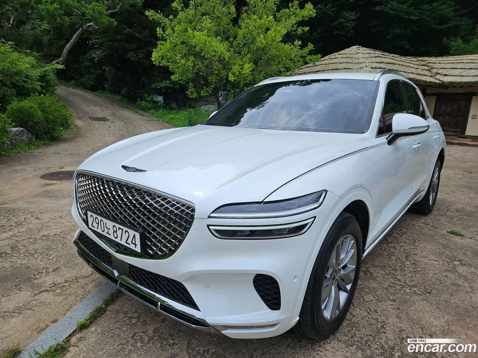 Genesis GV70 2.5T 2WD 2022 — photo 1, buy with delivery to Moscow