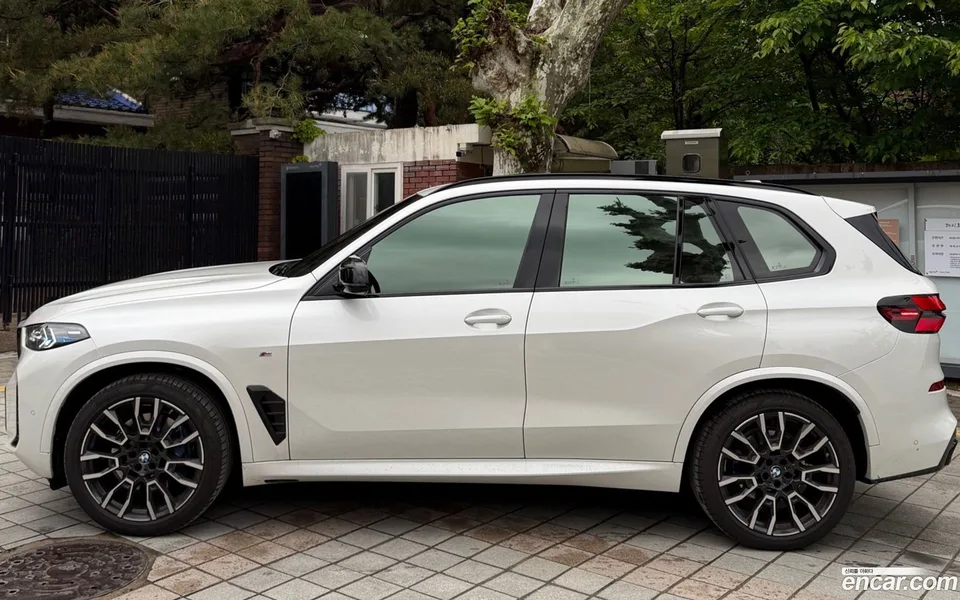 BMW X5 xDrive 40i M 2025 — thumbnail 4
