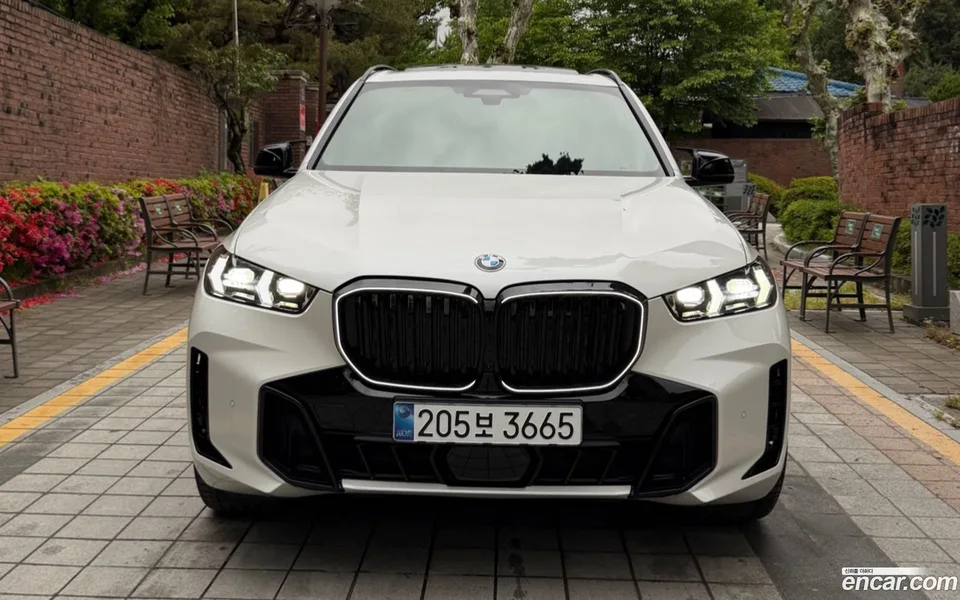 BMW X5 xDrive 40i M 2025 — photo 1, buy with delivery to Moscow