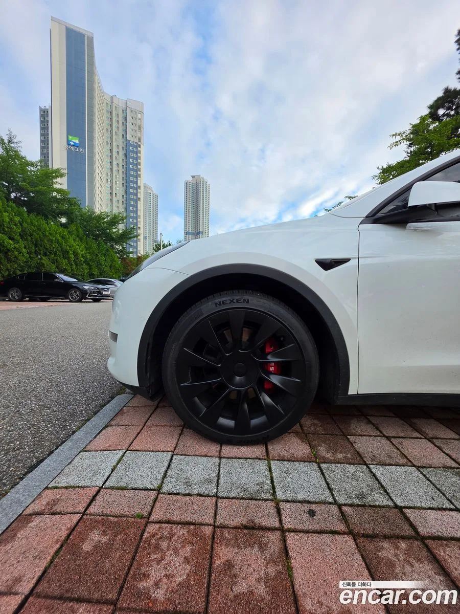Tesla Model Y AWD 2022 — thumbnail 2
