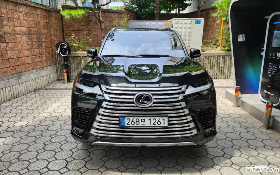 Lexus LX 700h VIP 2025 — photo 1, buy with delivery to Moscow