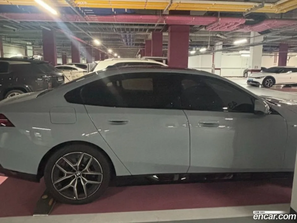 BMW 5 Series 520i M 2026 — thumbnail 2