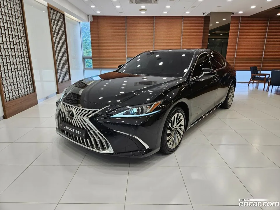 Lexus ES 300h 2025 — photo 1, buy with delivery to Moscow