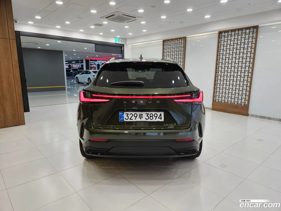 Lexus NX 350h 2025 — thumbnail 4