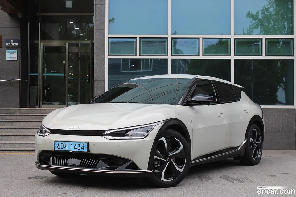 Kia EV6 2022 — photo 1, buy with delivery to Moscow