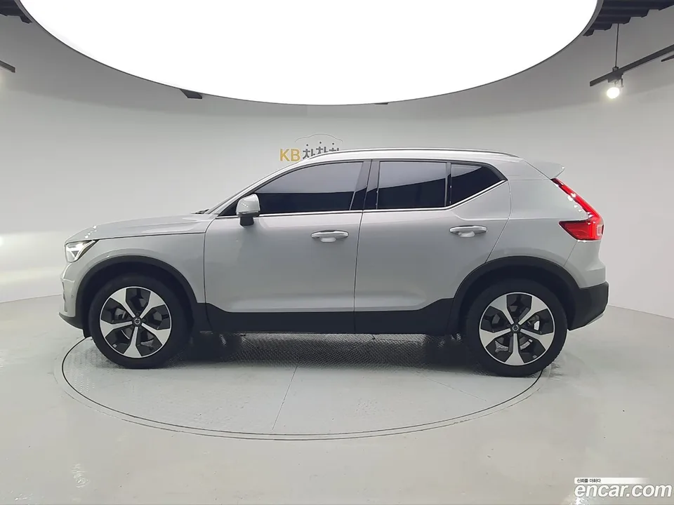 Volvo XC40 B4 2024 — thumbnail 2