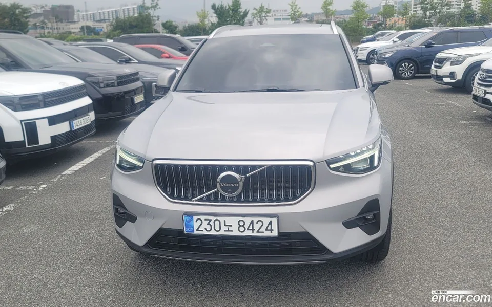 Volvo XC40 B4 2024 — thumbnail 3