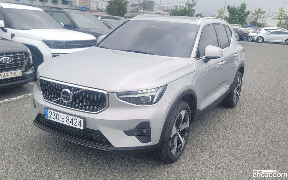Volvo XC40 B4 2024 — photo 1, buy with delivery to Moscow