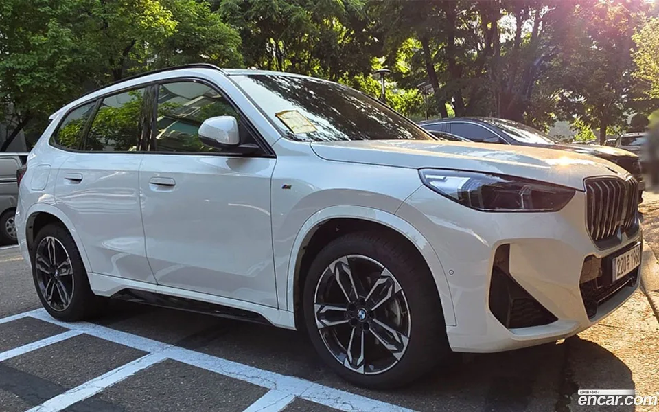 BMW X1 sDrive 18d M 2025 — фото 1, купить с доставкой в Москву