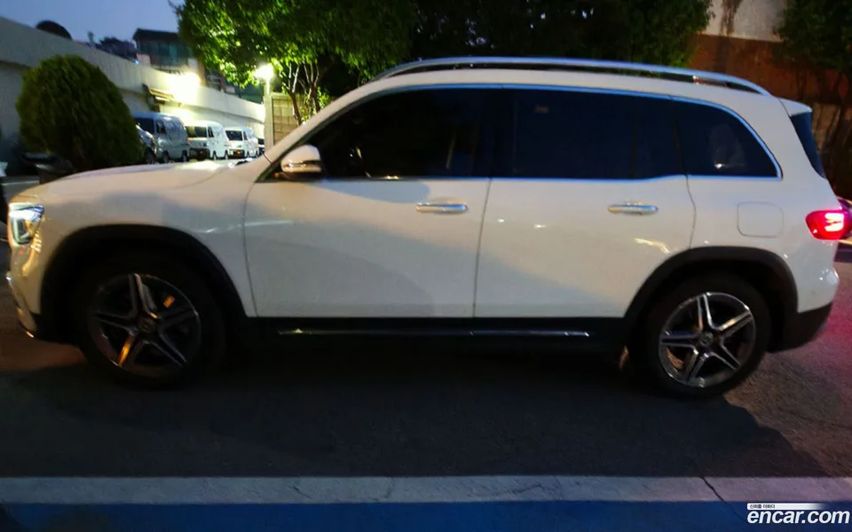 Mercedes-Benz GLB-Class GLB250 4MATIC 2024 — thumbnail 3