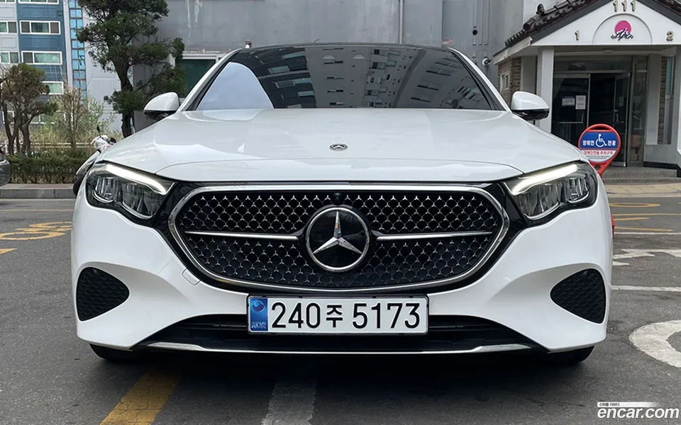 Mercedes-Benz E-Class E200 2024 — photo 1, buy with delivery to Moscow
