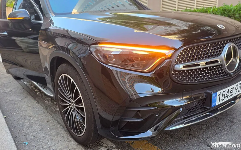 Mercedes-Benz GLC-Class GLC300 4MATIC AMG Line 2023 — thumbnail 2