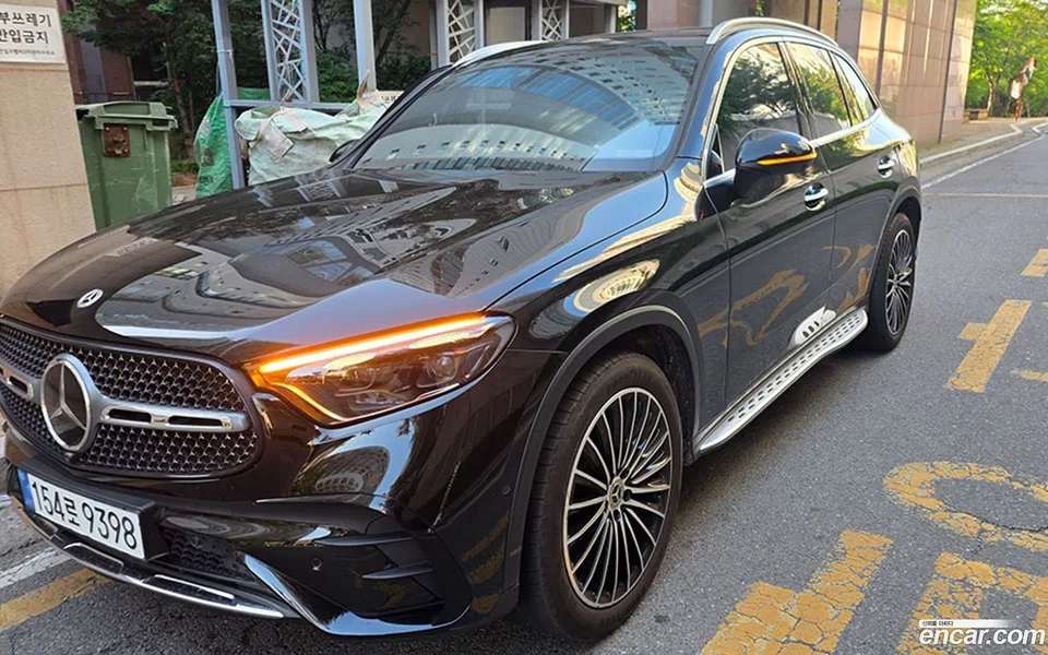 Mercedes-Benz GLC-Class GLC300 4MATIC AMG Line 2023 — thumbnail 3