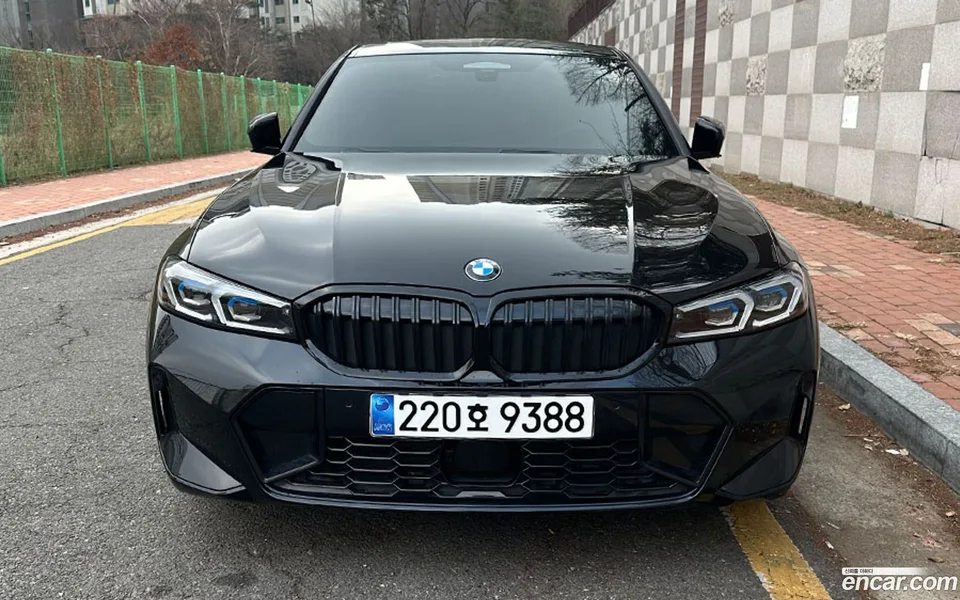 BMW 3 Series 320i M 2023 — photo 1, buy with delivery to Moscow