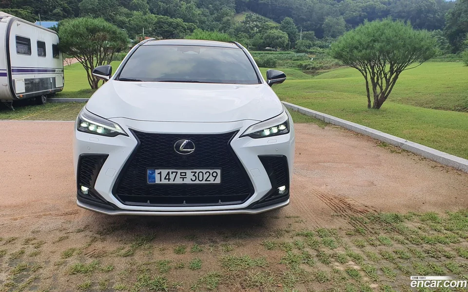 Lexus NX 450h+ F-Sport 2025 — thumbnail 3