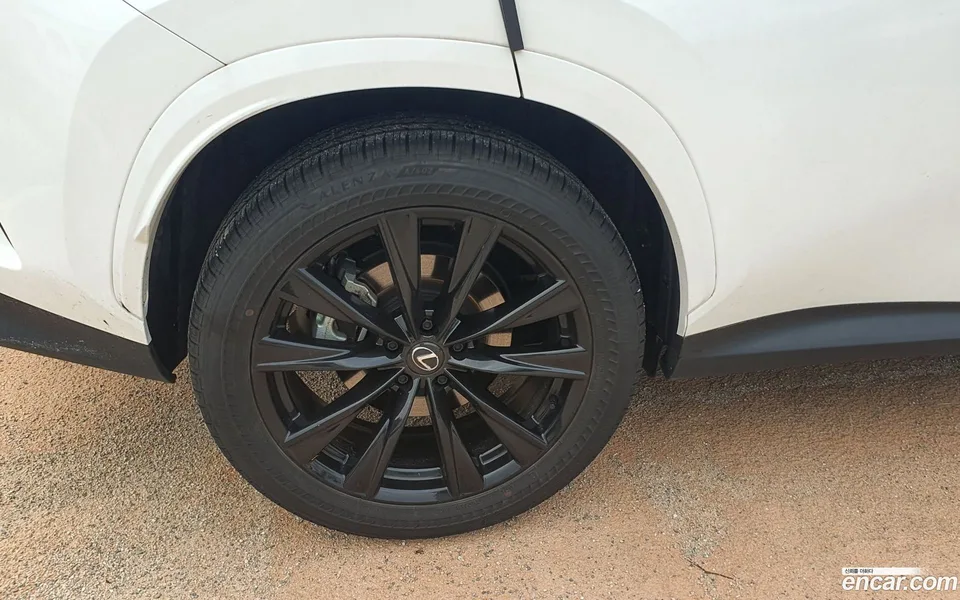 Lexus NX 450h+ F-Sport 2025 — thumbnail 5