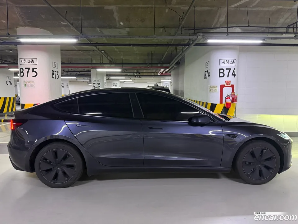 Tesla Model 3 RWD 2026 — thumbnail 3