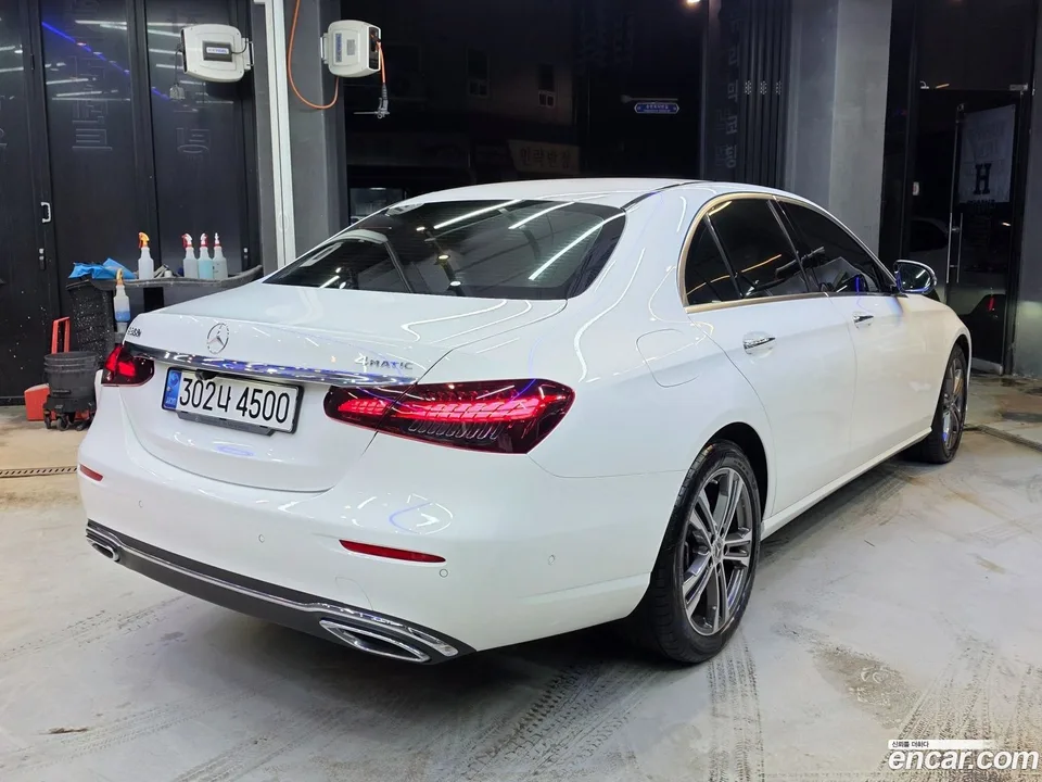 Mercedes-Benz E-Class E350 4MATIC 2022 — thumbnail 4