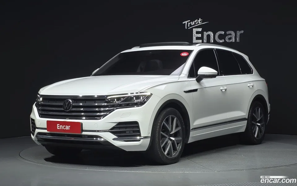 Volkswagen Touareg 3.0 TDI 2023 — photo 1, buy with delivery to Moscow