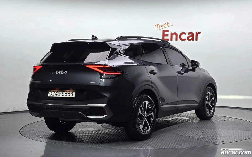 Kia Sportage Hybrid 2WD 2023 — photo 1, buy with delivery to Moscow