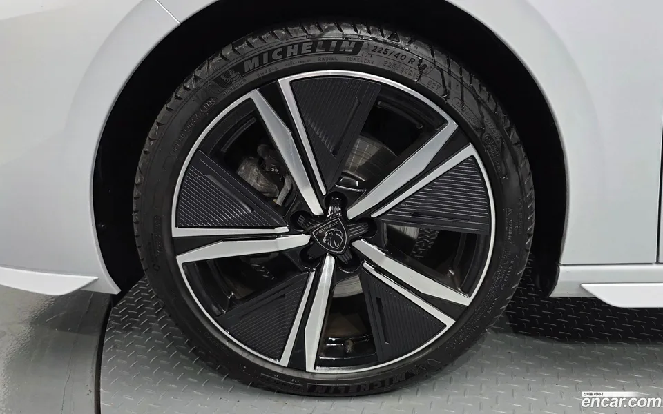 Peugeot 308 1.2 GT 2024 — thumbnail 2