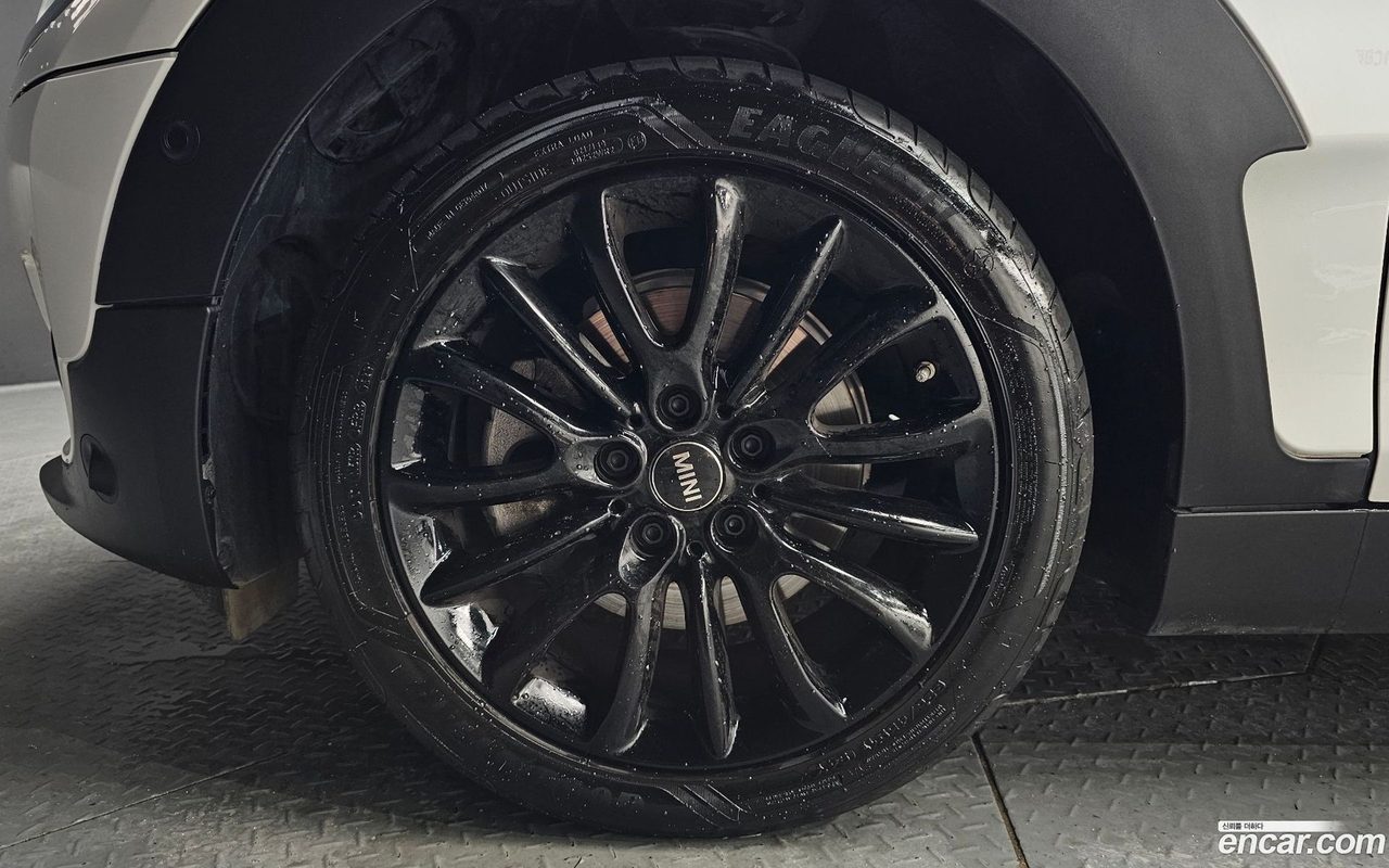MINI Cooper Clubman 2023 — 2