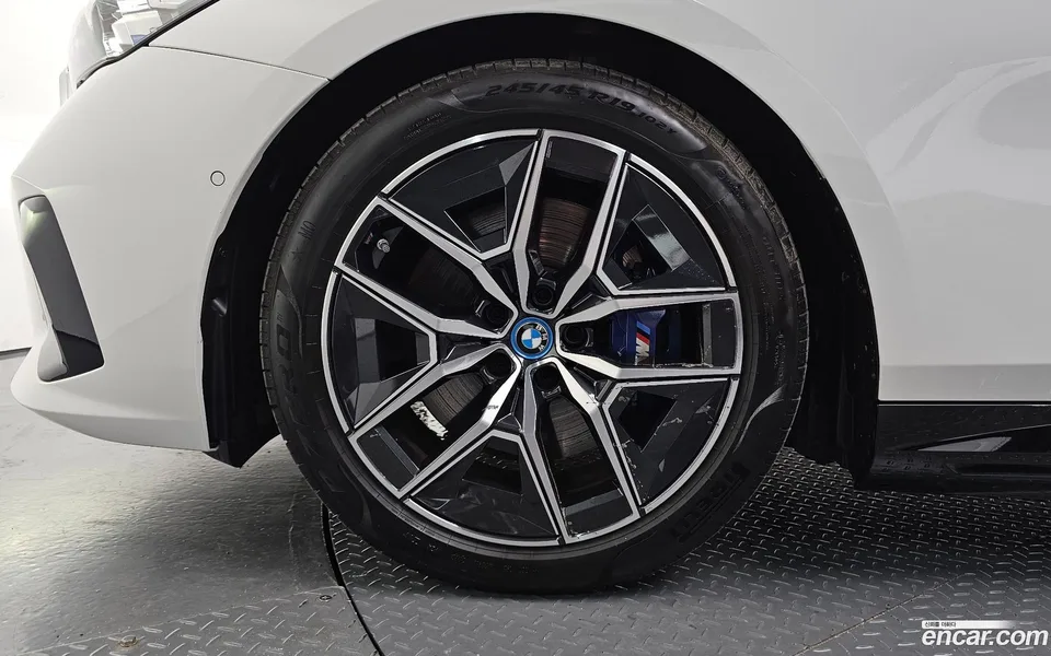 BMW i5 eDrive 40 M 2023 — thumbnail 2
