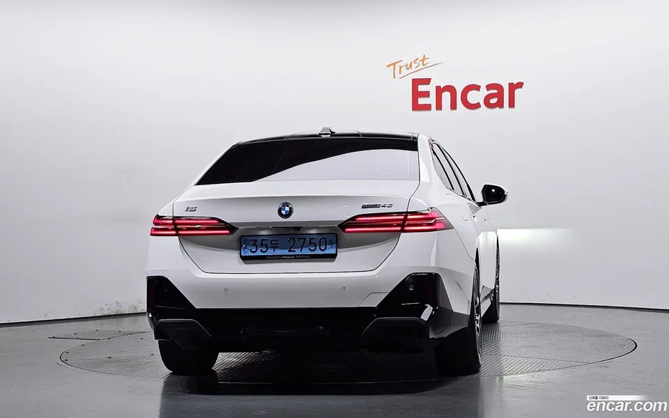 BMW i5 eDrive 40 M 2023 — thumbnail 4