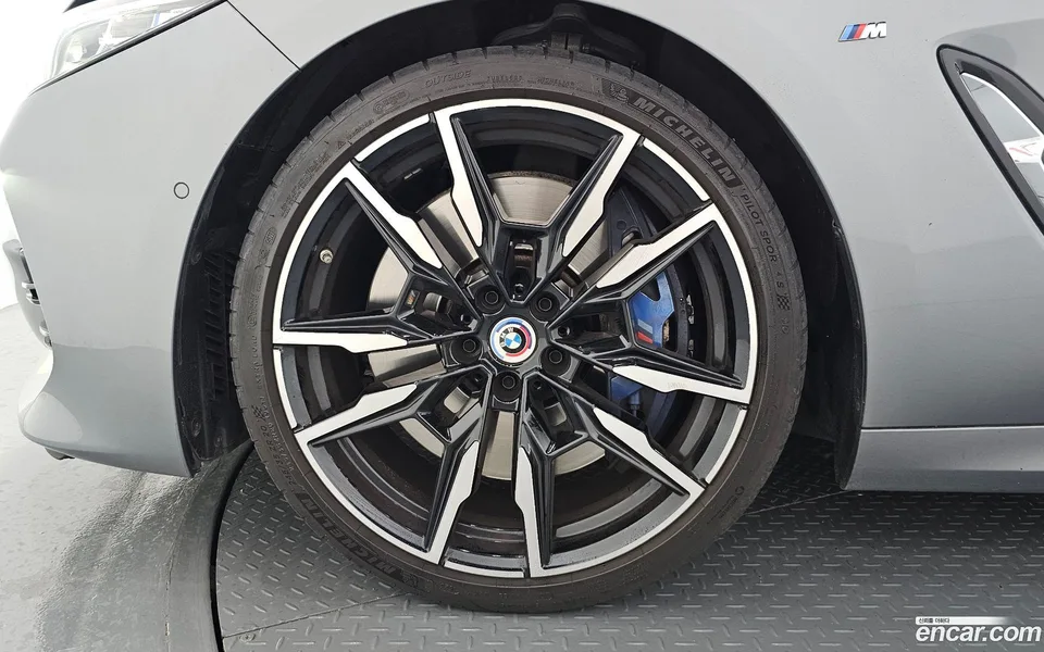 BMW 8 Series M850i xDrive 2022 — thumbnail 5