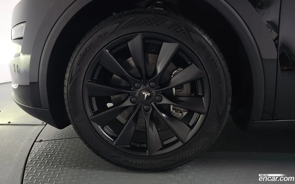 Tesla Model Y RWD 2026 — thumbnail 2