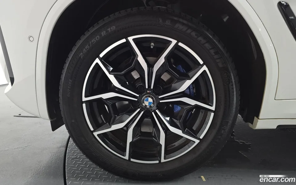 BMW X4 xDrive20i M 2023 — thumbnail 2