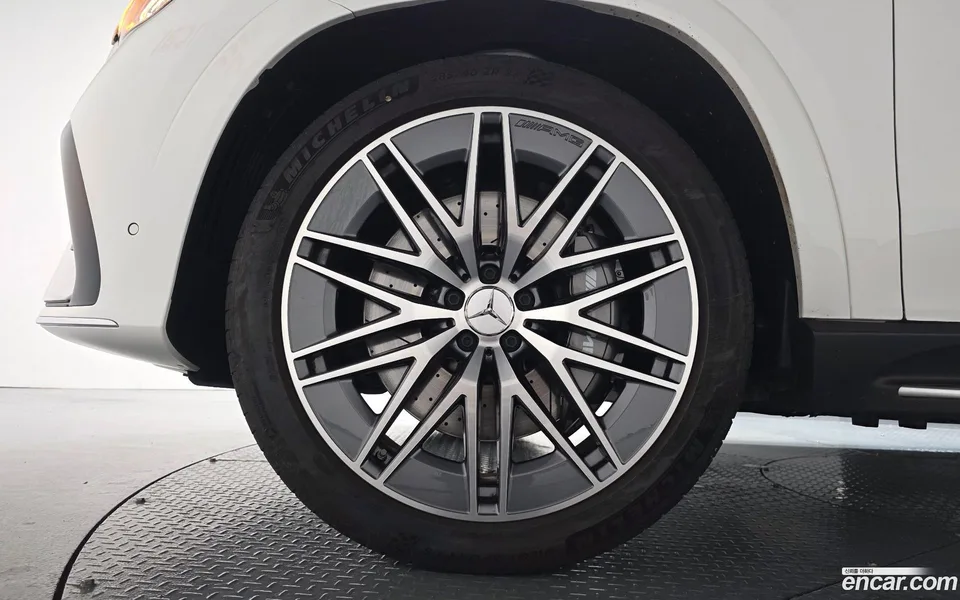 Mercedes-Benz GLE-Class AMG GLE53 4MATIC+ 2025 — thumbnail 5