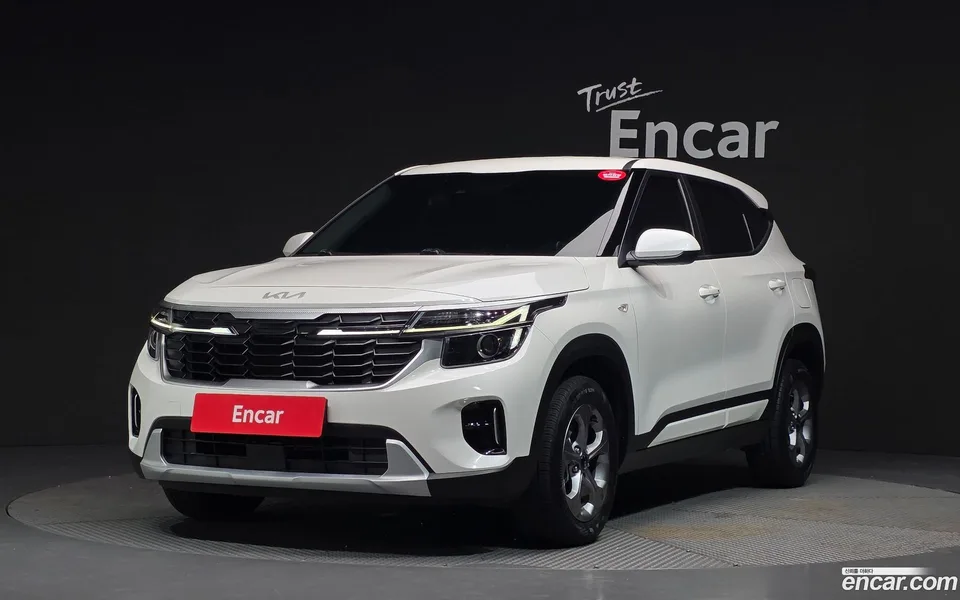 Kia Seltos 2.0 2WD 2023 — photo 1, buy with delivery to Moscow