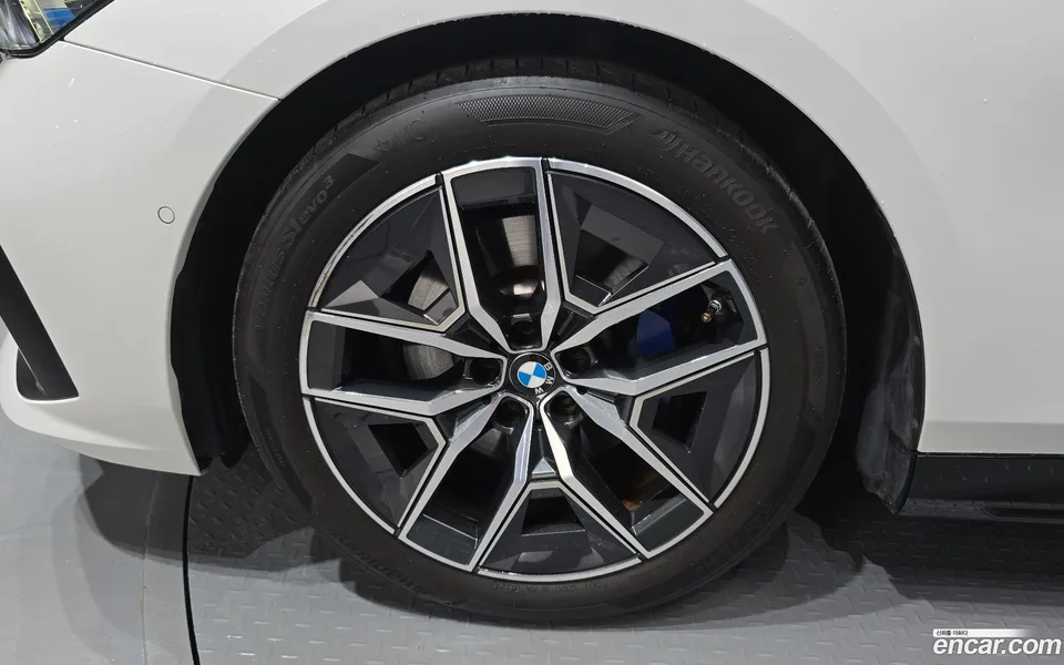 BMW 5 Series 520i M 2024 — thumbnail 5