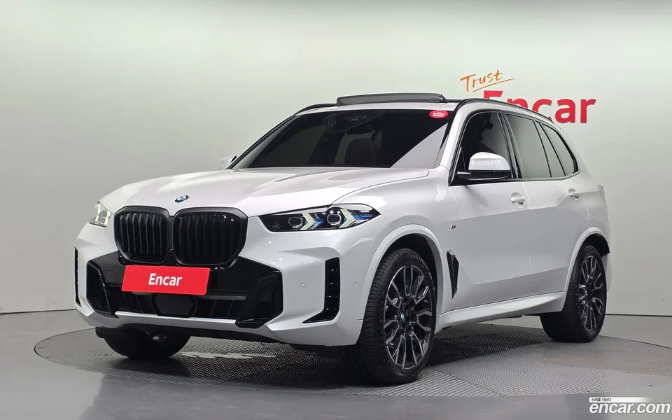 BMW X5 xDrive 40i M 2025 — photo 1, buy with delivery to Moscow