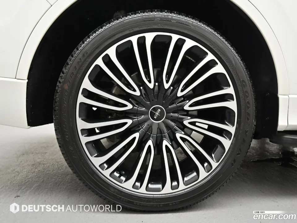 Lincoln Aviator 3.0 AWD 2023 — thumbnail 2