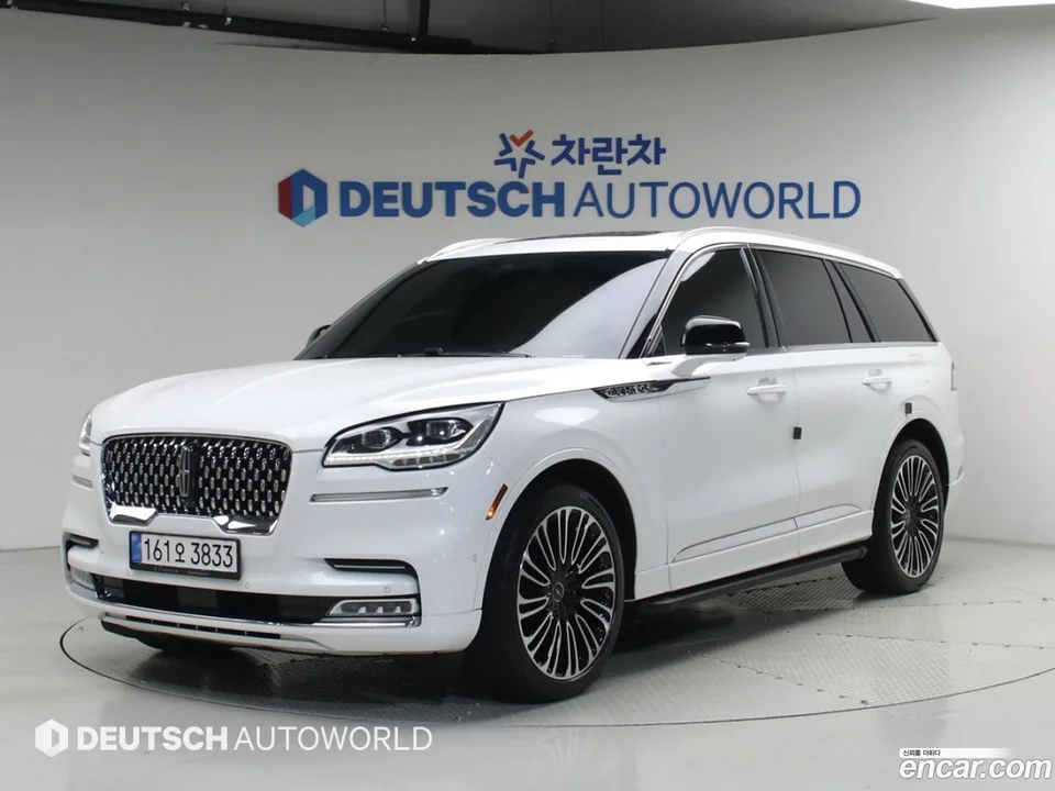 Lincoln Aviator 3.0 AWD 2023 — photo 1, buy with delivery to Moscow