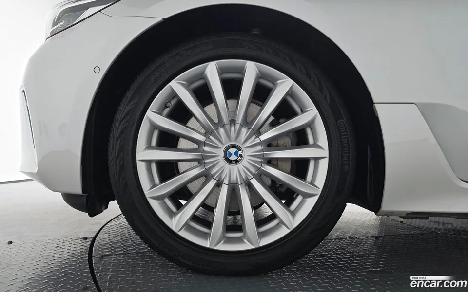 BMW 6 Series GT 630i xDrive 2022 — thumbnail 2