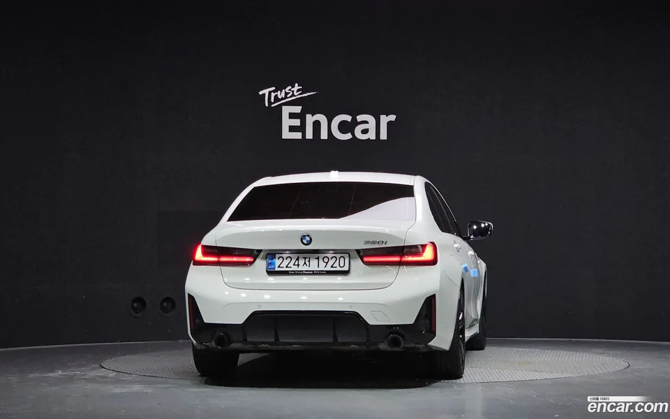 BMW 3 Series 320i M 2025 — thumbnail 4