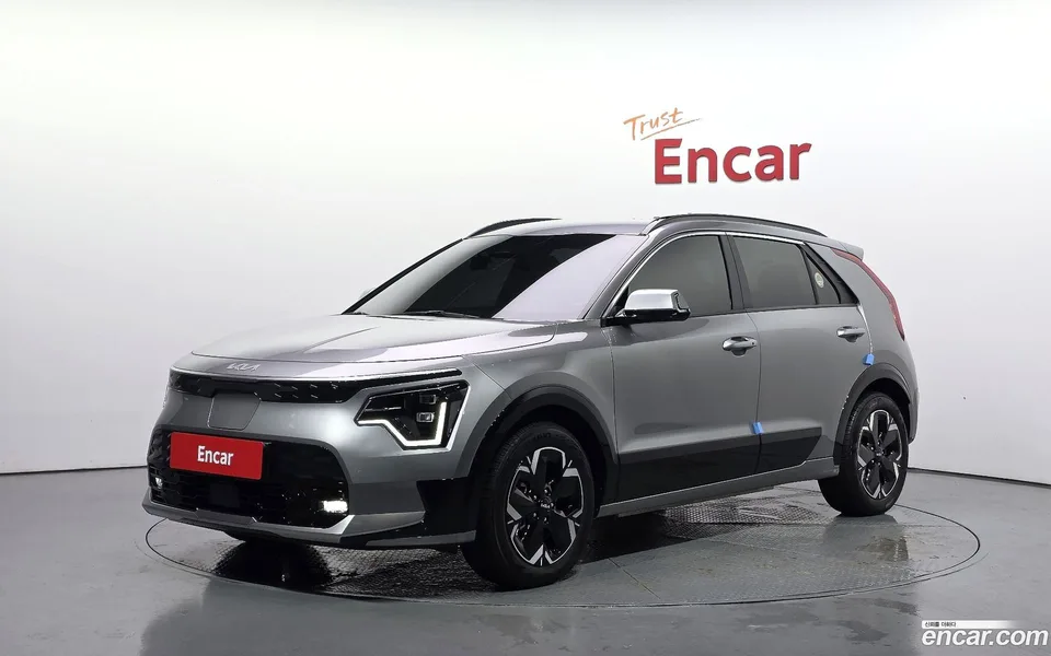Kia Niro EV 2023 — photo 1, buy with delivery to Moscow