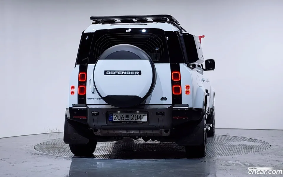 Land Rover Defender 110 P300 X- SE 2022 — thumbnail 4