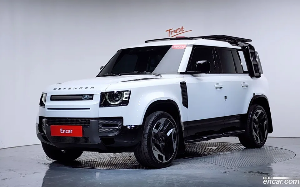 Land Rover Defender 110 P300 X- SE 2022 — photo 1, buy with delivery to Moscow