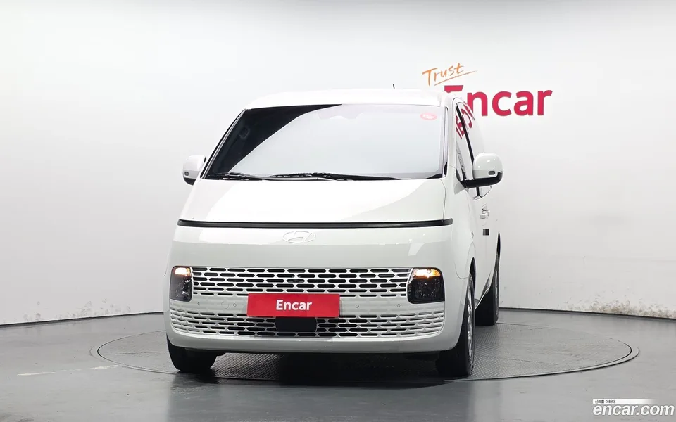 Hyundai Staria 3 2025 — thumbnail 3