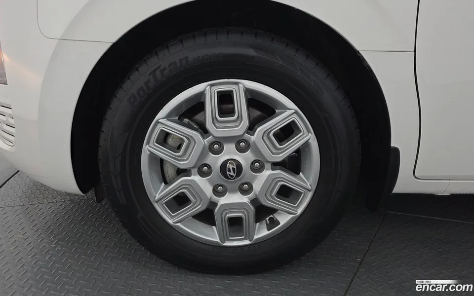 Hyundai Staria 3 2025 — thumbnail 5