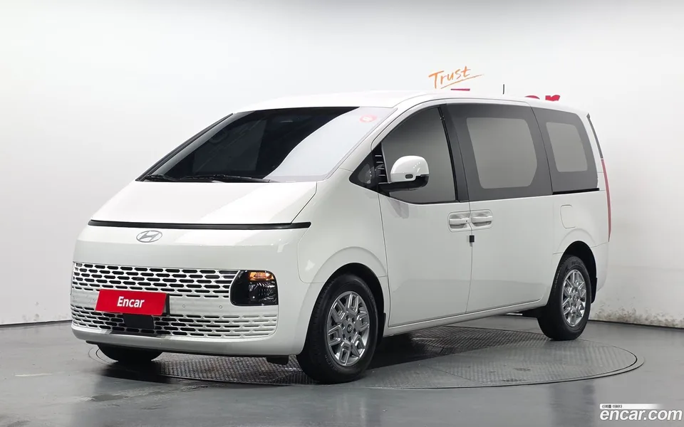 Hyundai Staria 3 2025 — photo 1, buy with delivery to Moscow