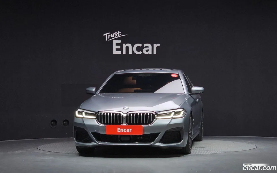 BMW 5 Series 520i M 2023 — thumbnail 3