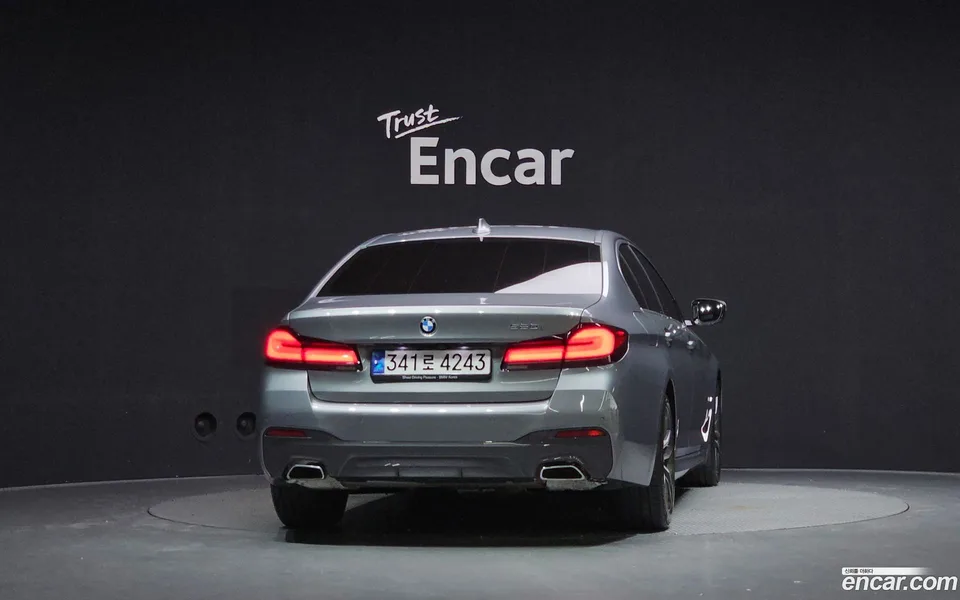 BMW 5 Series 520i M 2023 — thumbnail 4