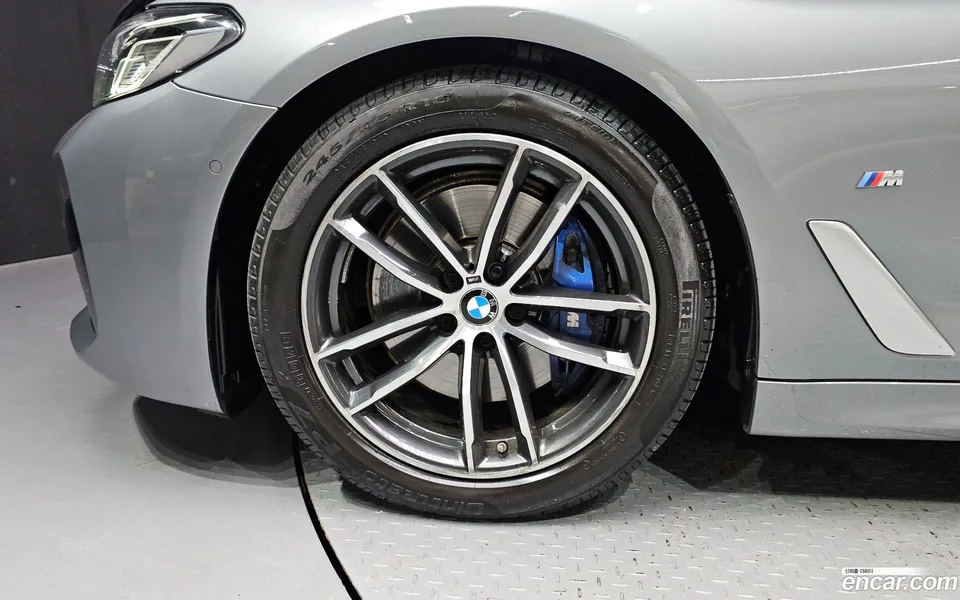 BMW 5 Series 520i M 2023 — thumbnail 5